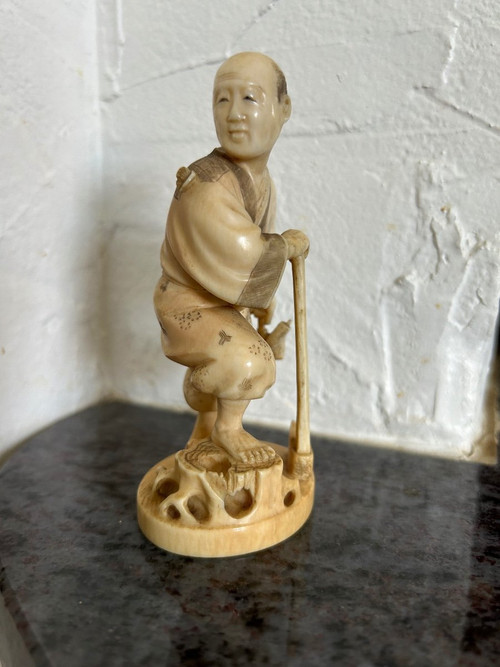 Okimono - Netsuke Elfenbein Schnitzerei Aus Japan Ende 19.