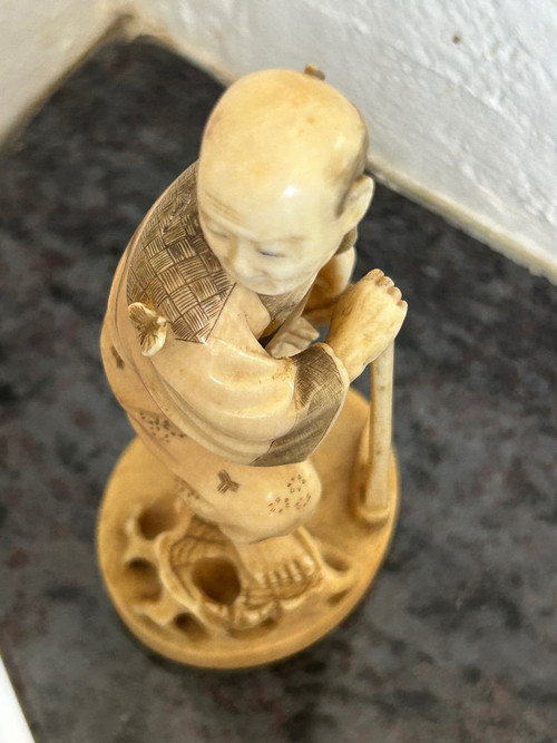 Okimono - Netsuke Elfenbein Schnitzerei Aus Japan Ende 19.