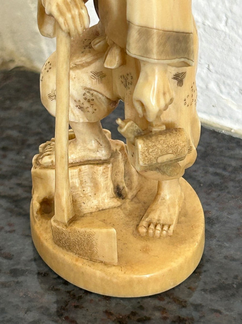 Okimono - Netsuke Elfenbein Schnitzerei Aus Japan Ende 19.