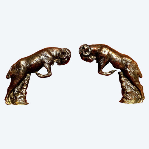 Paar Buchstützen aus patinierter Regula-Kupferbronze mit Ziegen im Kampf, signiert H. Foreau 1930