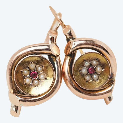 Boucles d'oreilles anciennes en or rose et perles fines