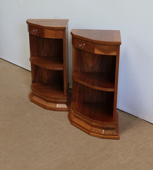 Pair of corner bedside tables in Walnut – 1940