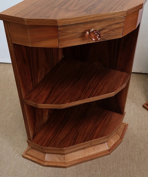 Pair of corner bedside tables in Walnut – 1940