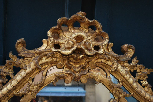 Beautiful Regency period mirror with Parecloses Early 18th century