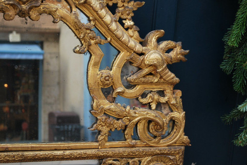 Beautiful Regency period mirror with Parecloses Early 18th century