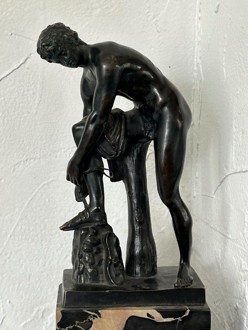 Bronzo dopo l'antichità - Hermès attacca il suo sandalo - Cincinnatus Antica Grecia