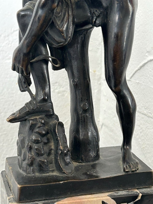 Bronzo dopo l'antichità - Hermès attacca il suo sandalo - Cincinnatus Antica Grecia
