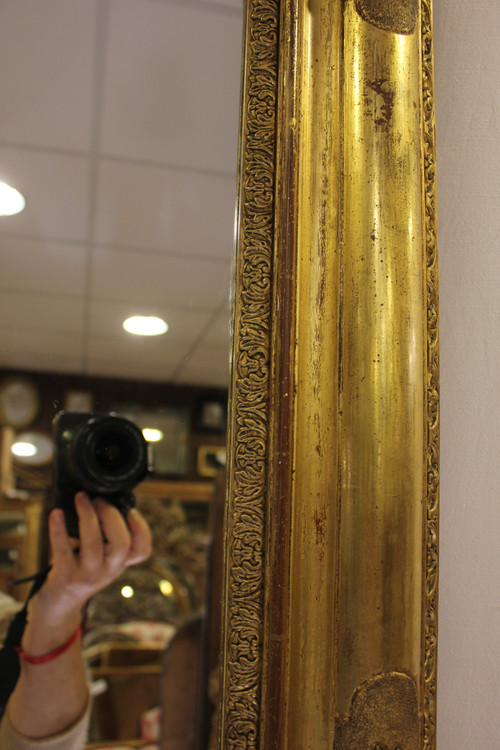 Großer antiker Spiegel mit Blattgoldvergoldung, 102 x 136 cm