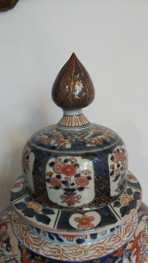 Vaso coperto Imari XIX secolo