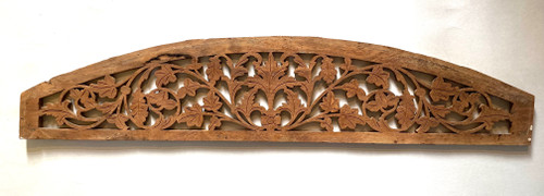 Boiserie. Haut de porte début XXème. Bois sculpté. Décor fleurs et fruits.