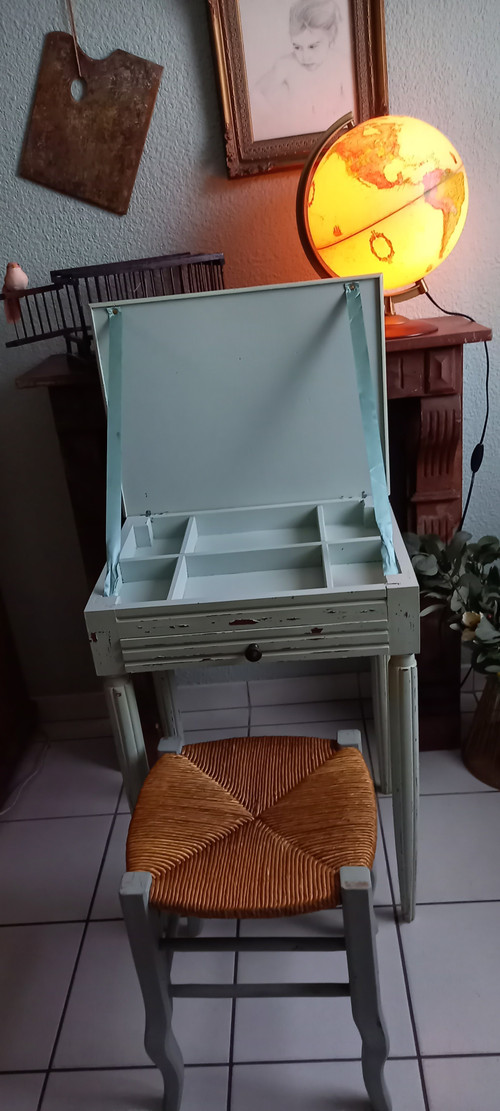 Bureau d'écolier XIXème avec éléments décoratifs