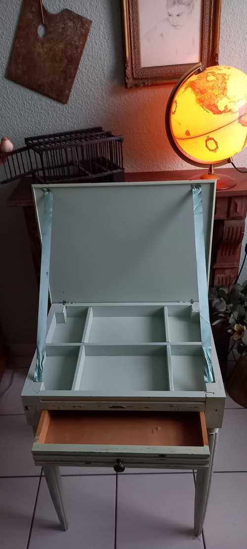 Bureau d'écolier XIXème avec éléments décoratifs