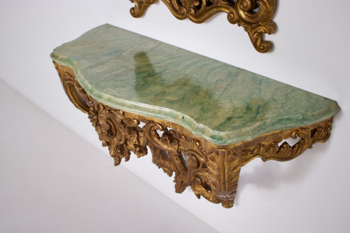 Console da parete e il suo specchio con perline.