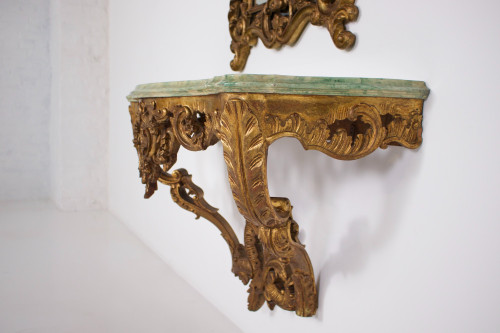 Console da parete e il suo specchio con perline.