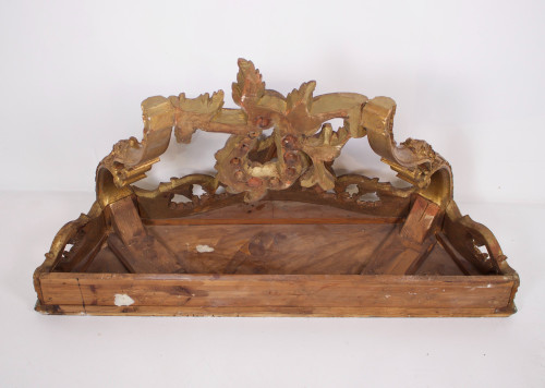 Console da parete e il suo specchio con perline.
