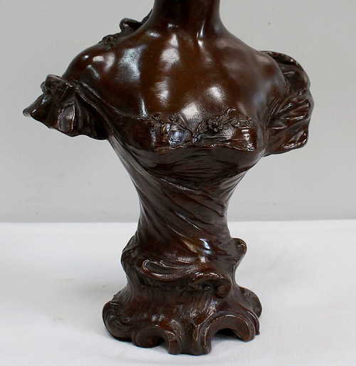 “Donna con cappello” in bronzo di Meslais – Inizio XX secolo