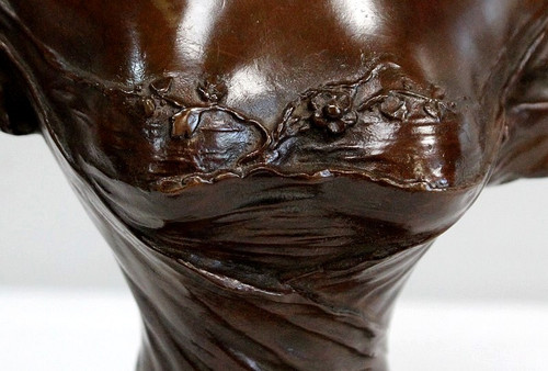“Donna con cappello” in bronzo di Meslais – Inizio XX secolo