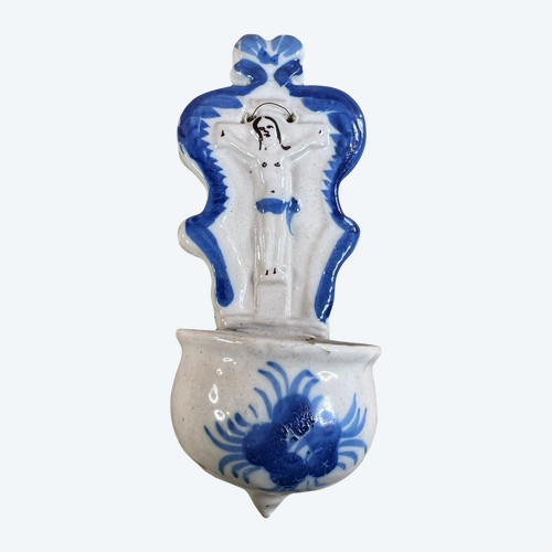 Bénitier en faience d'applique de Vic Le Comte Auvergne