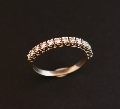 Halbdiamant-Ehering, 18 Karat Weißgold.