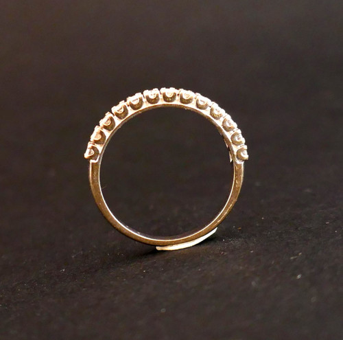 Halbdiamant-Ehering, 18 Karat Weißgold.