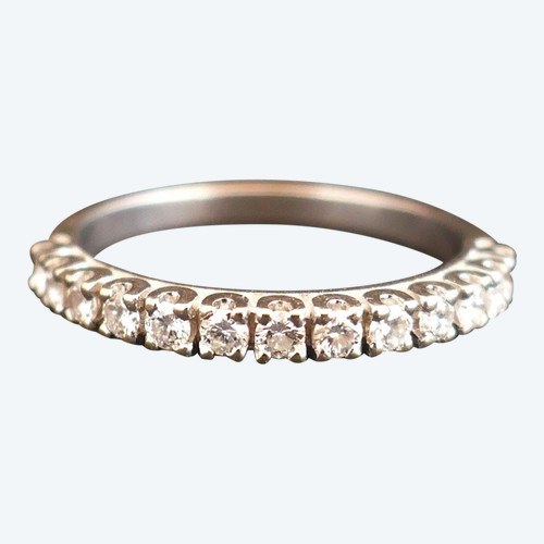 Halbdiamant-Ehering, 18 Karat Weißgold.