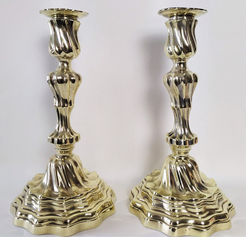 Paire De Bougeoirs  De Style Rocaille 18ème