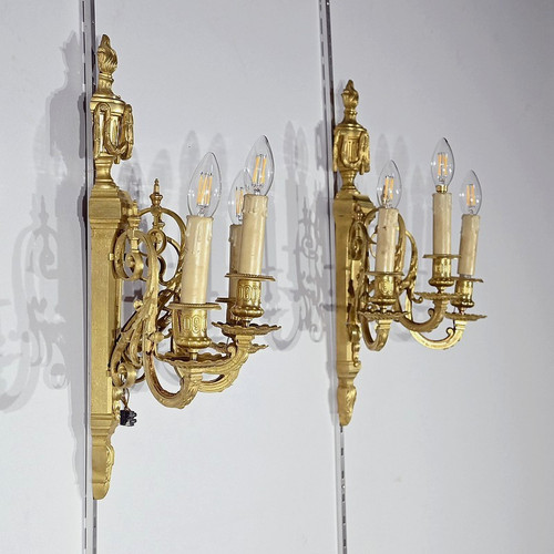 Paire d’Appliques en Bronze, style Louis XVI – 1ère partie XIXe