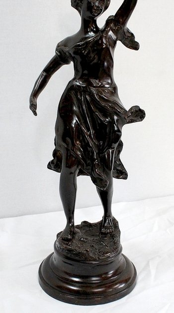 "Donna con torcia" in bronzo firmato V. Rousseau - Fine XIX secolo