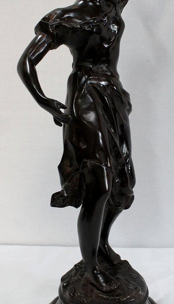 "Donna con torcia" in bronzo firmato V. Rousseau - Fine XIX secolo