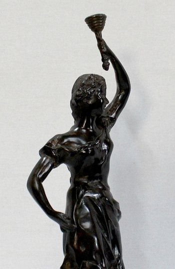 "Donna con torcia" in bronzo firmato V. Rousseau - Fine XIX secolo
