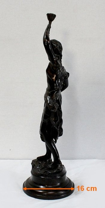 "Donna con torcia" in bronzo firmato V. Rousseau - Fine XIX secolo