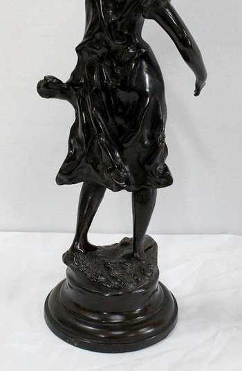 "Donna con torcia" in bronzo firmato V. Rousseau - Fine XIX secolo