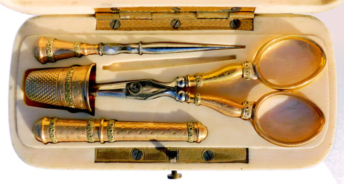 Nécessaire De Couture En Or Deux Couleurs Napoléon III Coffret Ivoire