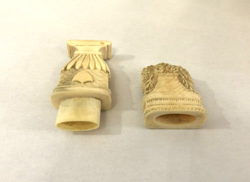 Ancien aiguillier / étui à aiguilles en ivoire sculpté figurant un pot fleuri XVIII - XIXeme