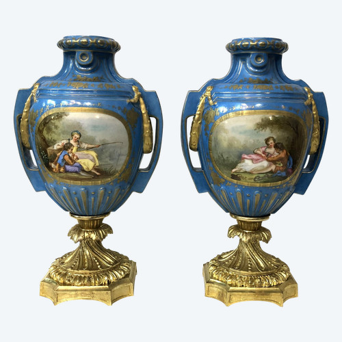 Belle paire de vases en porcelaine de Sèvres signés montés sur bronze, XIXeme