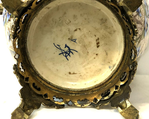 KG LUNEVILLE ancien et grand cache pot en faïence émaillé monté sur bronze