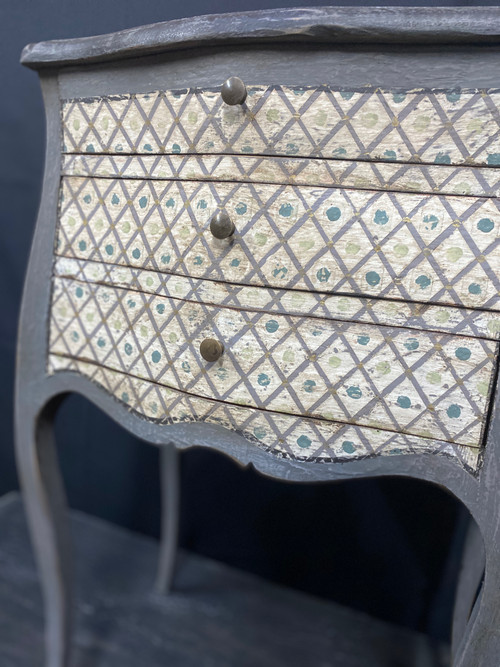 Commode entre deux galbée Louis XV des années 1930 patinée 