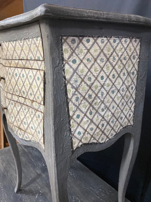 Commode entre deux galbée Louis XV des années 1930 patinée 