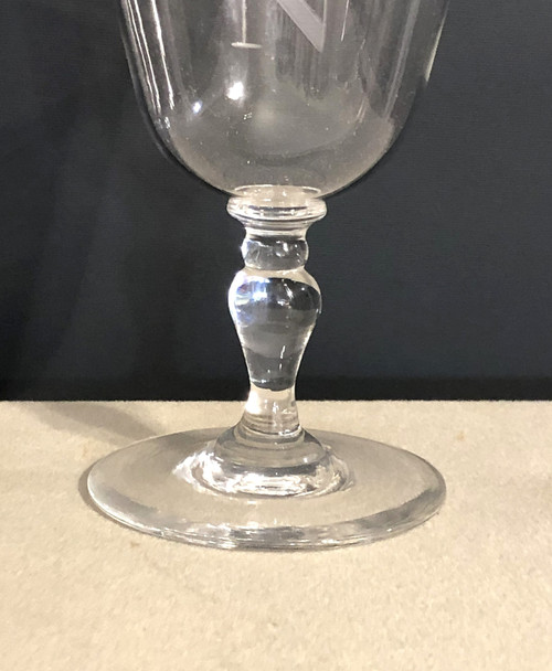 Antico bicchiere con stelo in cristallo del servizio imperiale di NAPOLEONE III monogrammato con la N coronata