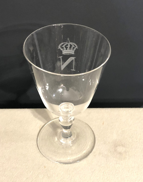 Antico bicchiere con stelo in cristallo del servizio imperiale di NAPOLEONE III monogrammato con la N coronata