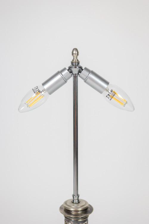 Coppia di lampade in metallo e bronzo argentato. 1880 circa