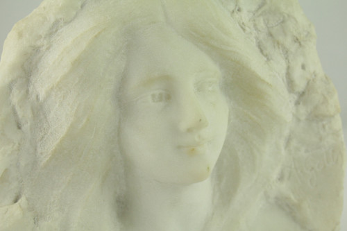 Marmor-Hochrelief-Skulptur 'Porträt einer jungen Frau' signiert A. Gotis