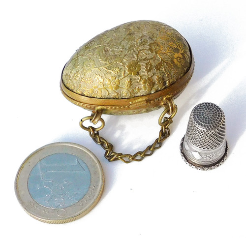 Petit Ecrin Boite Porte Dé à Coudre Oeuf Avec Dé En Argent Massif pour enfant