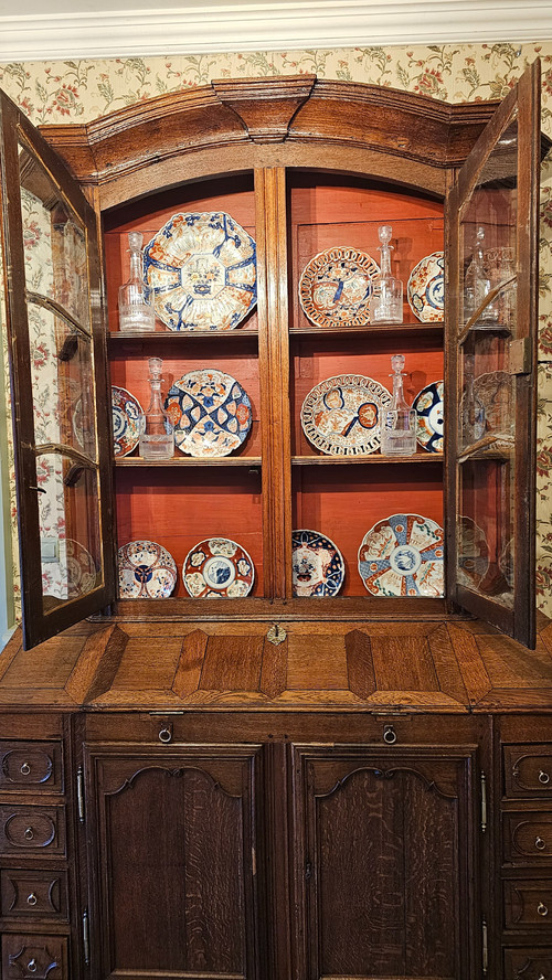Grand Buffet Scriban Vitré, Travail Des Flandres Du XVIIIème Siècle.