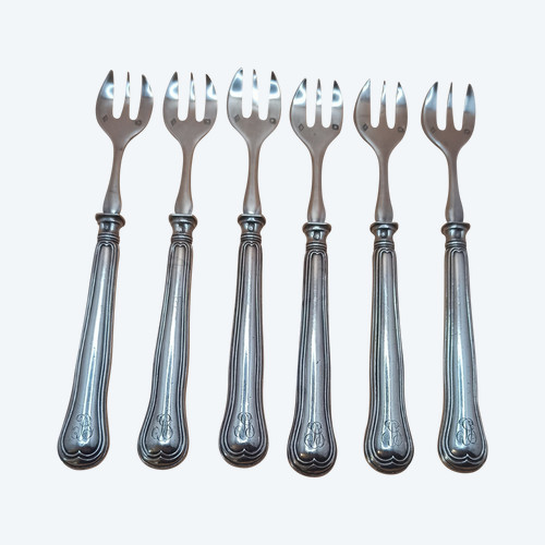 Silver oyster forks with violin fillet