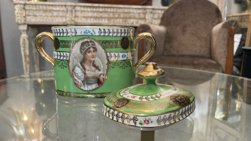 Service à café en porcelaine. Capodimonte, Naples, XIXe siècle 