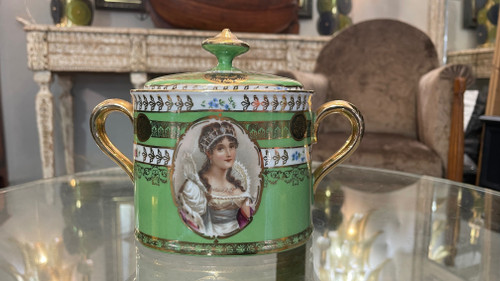 Service à café en porcelaine. Capodimonte, Naples, XIXe siècle 
