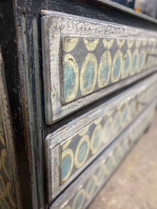 Cassettone Luigi XVI a 3 cassetti con bella patina multicolore