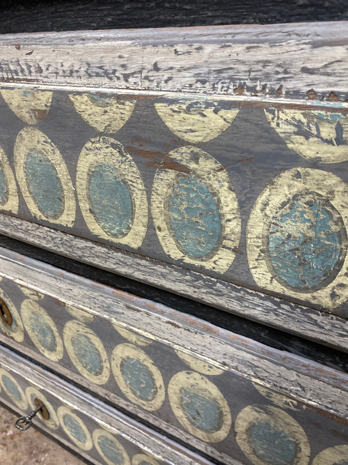 Cassettone Luigi XVI a 3 cassetti con bella patina multicolore