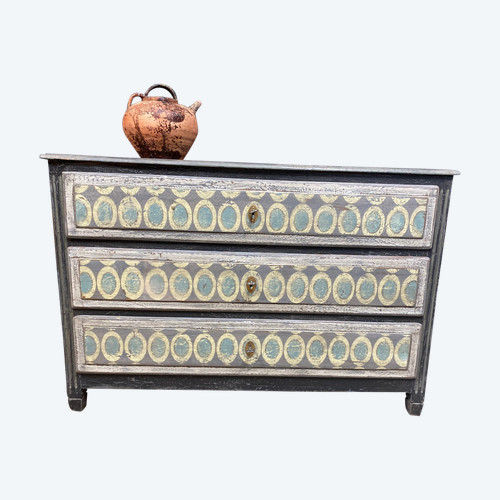 Cassettone Luigi XVI a 3 cassetti con bella patina multicolore